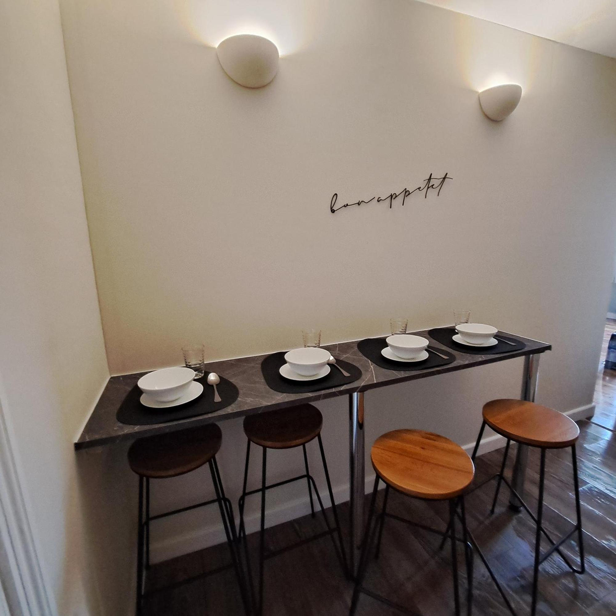 Generous 3 Bed In The Heart Of The Village ハンティンドン エクステリア 写真