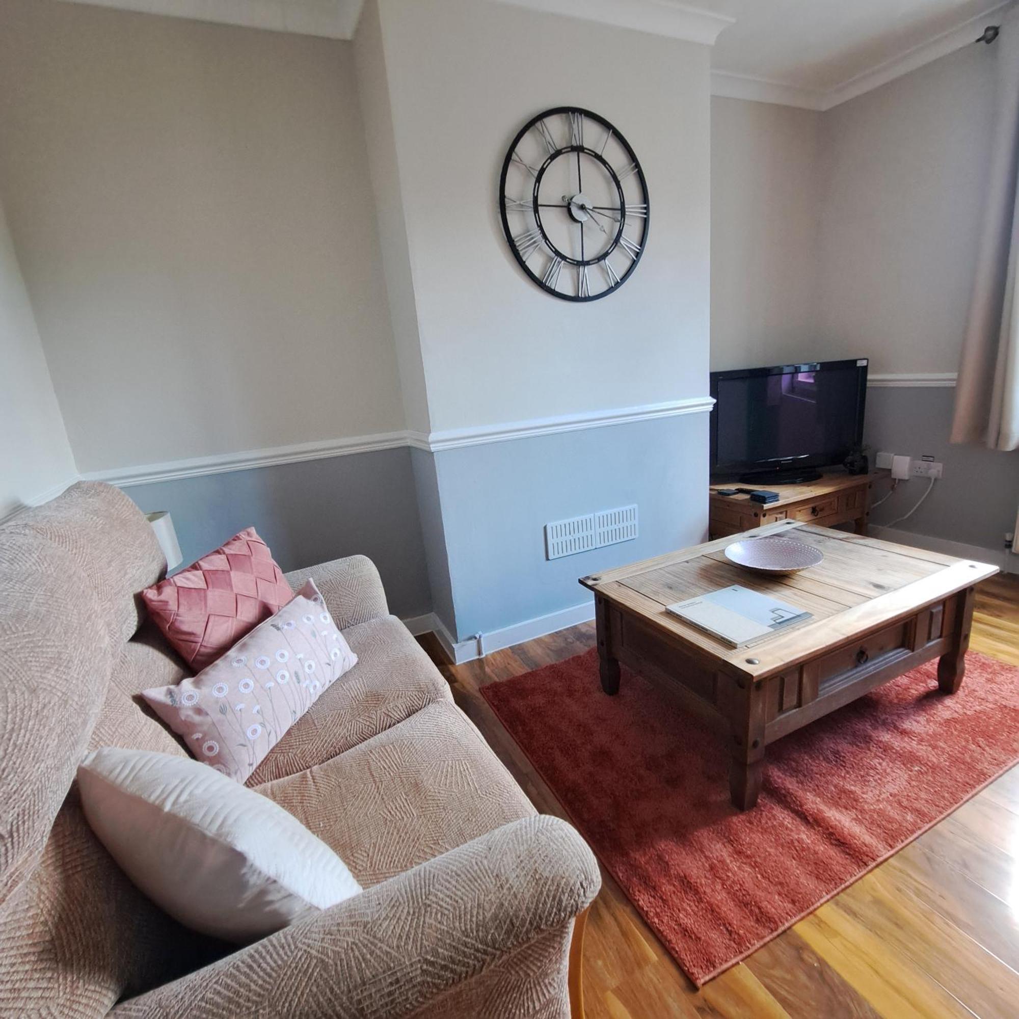 Generous 3 Bed In The Heart Of The Village ハンティンドン エクステリア 写真