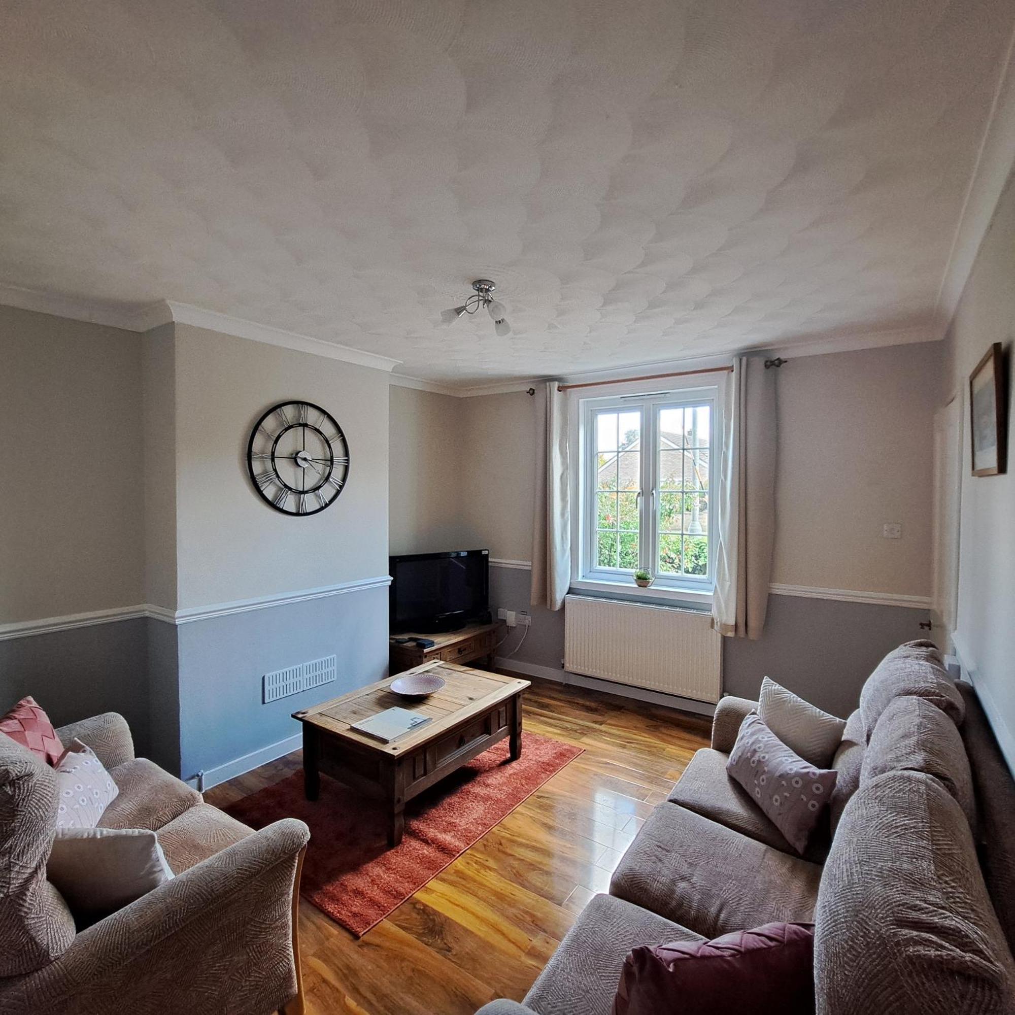 Generous 3 Bed In The Heart Of The Village ハンティンドン エクステリア 写真